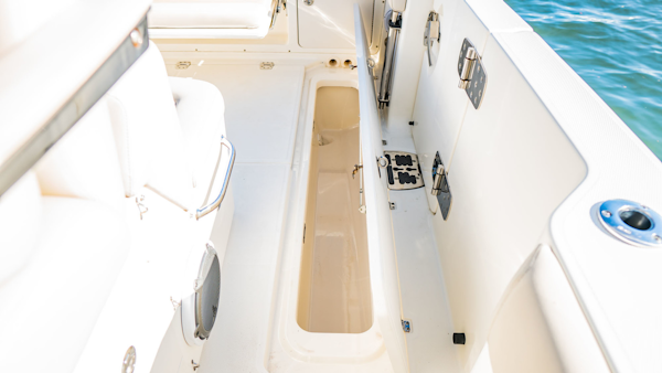 Boston Whaler-330 Outrage 2016 -Fort Lauderdale-Florida-United States-In Deck Fishbox-3179620