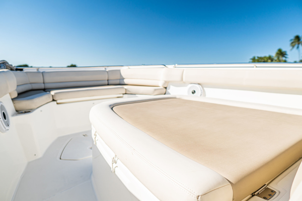 Boston Whaler-330 Outrage 2016 -Fort Lauderdale-Florida-United States-Forward Deck Seating, Bolsters And Removable Cushions-3179603