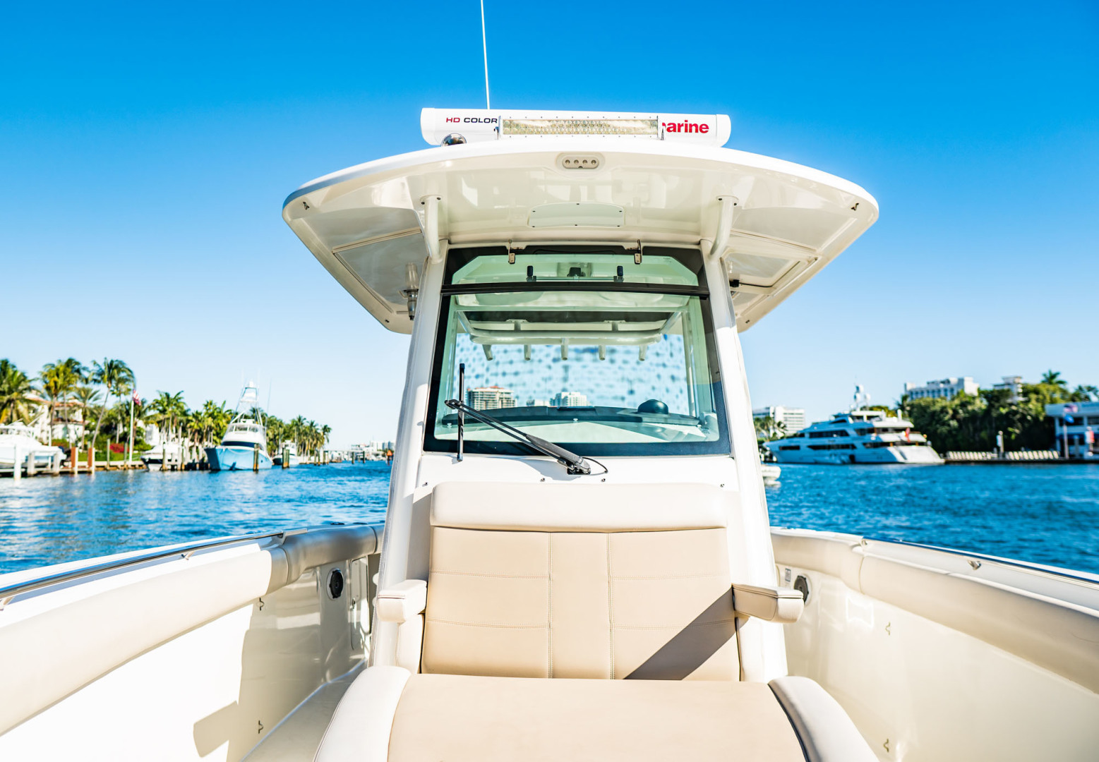 Boston Whaler-330 Outrage 2016 -Fort Lauderdale-Florida-United States-Tempered Glass Windshield With Power Actuated Vent-3179605 | Thumbnail
