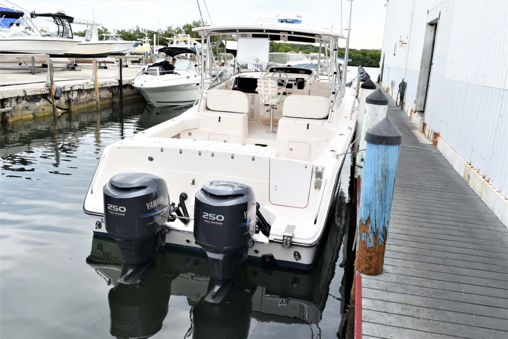 Grady-White-330 Express 2005 -Tavernier-Florida-United States-Stern Profile On The Water-3192436 | Thumbnail
