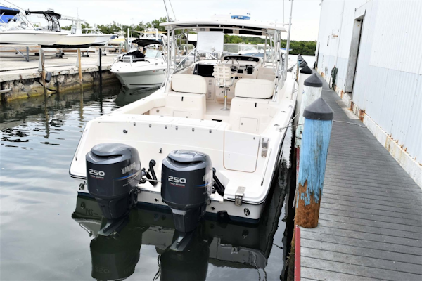 Grady-White-330 Express 2005 -Tavernier-Florida-United States-Stern Profile On The Water-3192436