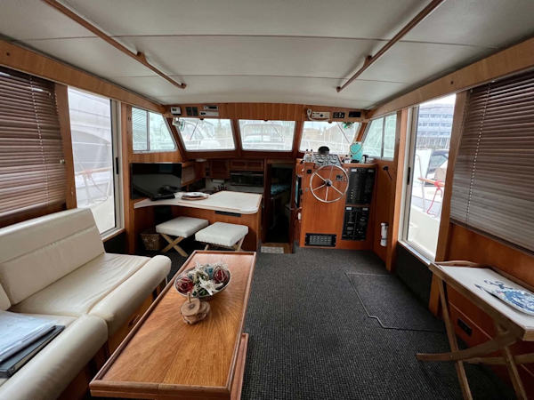 Tollycraft-Motor Yacht 1983-By George Seattle-Washington-United States-Main Salon Looking Forward-3197445