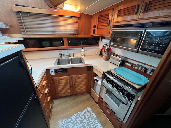 Tollycraft-Motor Yacht 1983-By George Seattle-Washington-United States-Galley-3197447