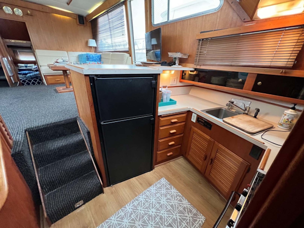Tollycraft-Motor Yacht 1983-By George Seattle-Washington-United States-Galley-3197448