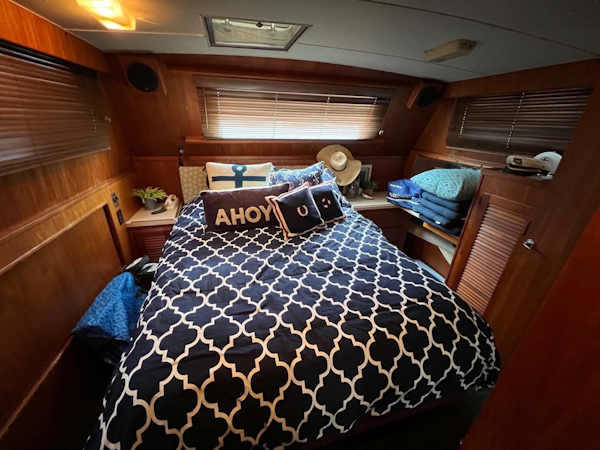 Tollycraft-Motor Yacht 1983-By George Seattle-Washington-United States-Master Cabin-3197449