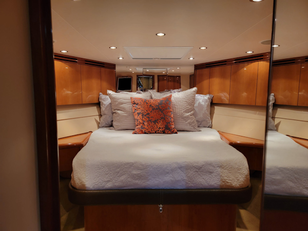 Hatteras-60 Convertible 2006-Take It Deep Fort Lauderdale-Florida-United States-Forward VIP Stateroom-3198894