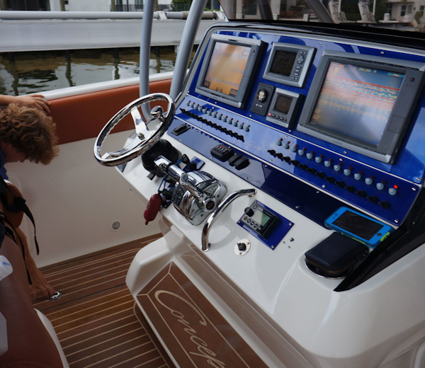 Concept-4400 Open 2013-Scutti Shark Ft. Lauderdale-Florida-United States-Electronic Steering And Controls-3218480