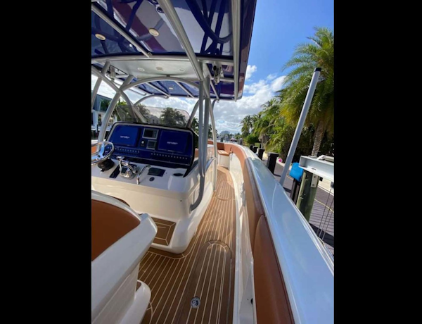 Concept-4400 Open 2013-Scutti Shark Ft. Lauderdale-Florida-United States-Helm Starboard Side-3226238