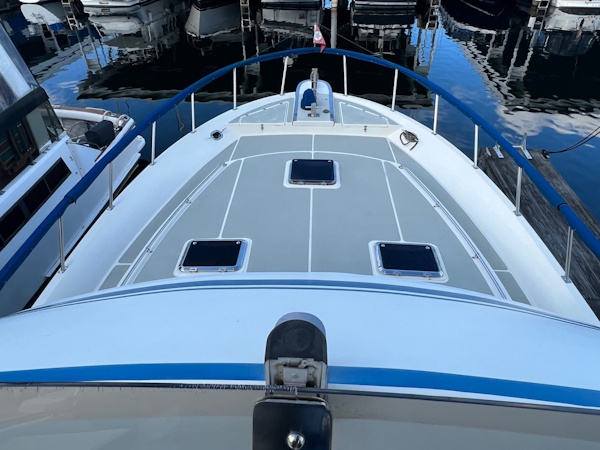Custom-Taiwan Overseas Sundeck Performance 1986-The Tillie Seattle-Washington-United States-Foredeck From Flybridge-3229921