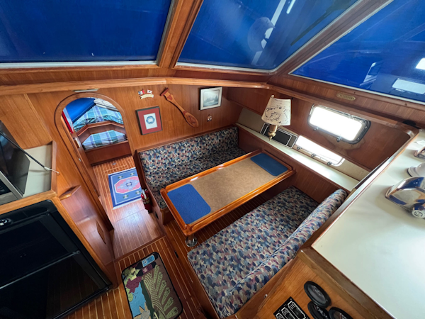 Custom-Taiwan Overseas Sundeck Performance 1986-The Tillie Seattle-Washington-United States-Dinette From Above-3229912