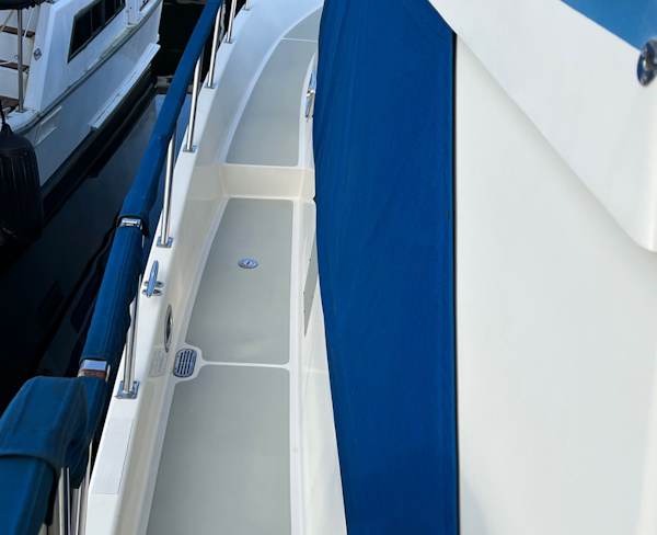 Custom-Taiwan Overseas Sundeck Performance 1986-The Tillie Seattle-Washington-United States-Walkaround Side Deck Port-3229920