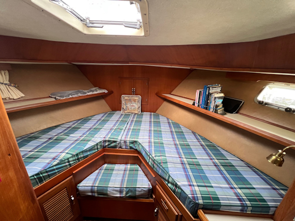 Custom-Taiwan Overseas Sundeck Performance 1986-The Tillie Seattle-Washington-United States-Forward Guest V-Berth-3229918