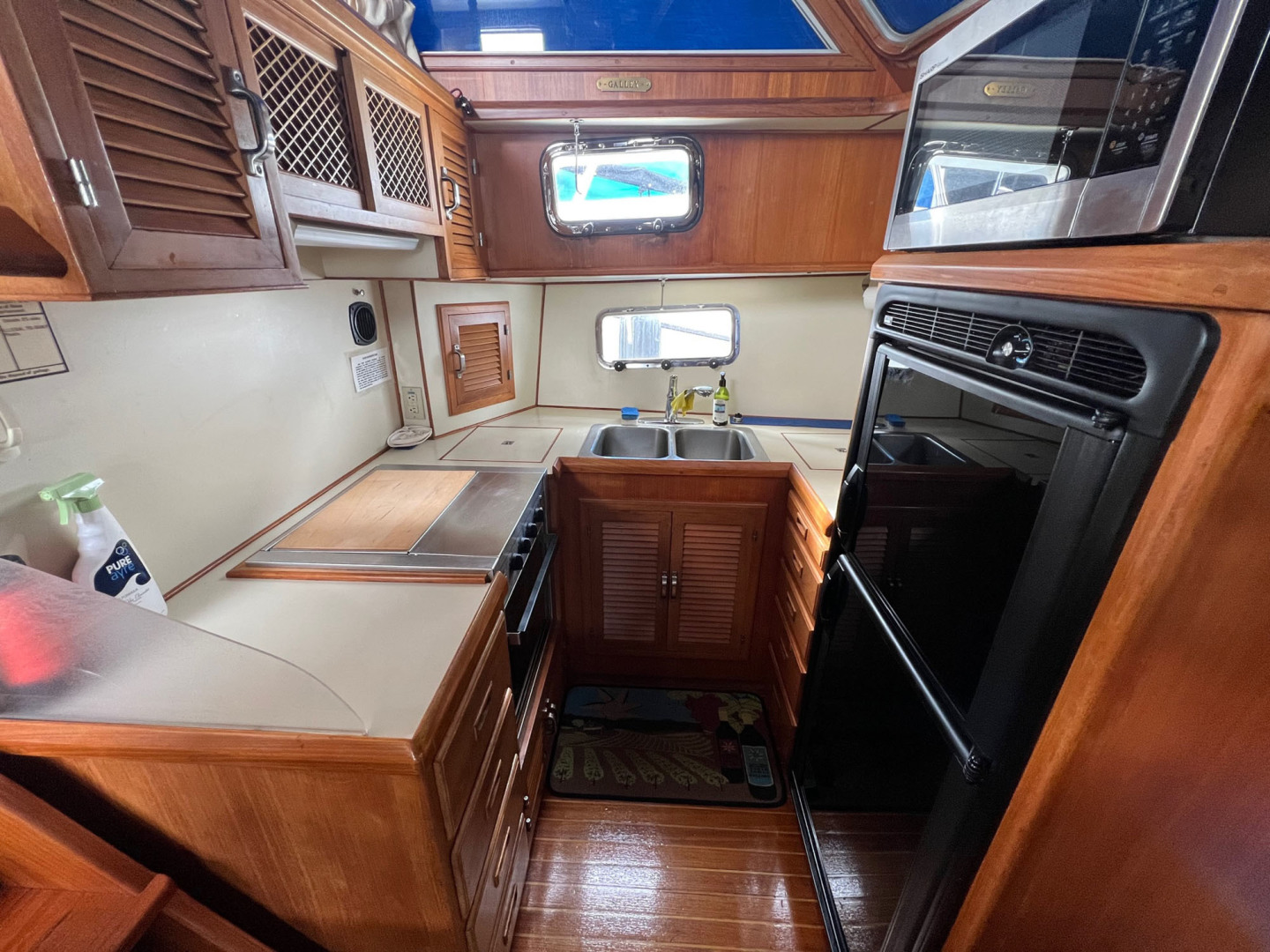 Custom-Taiwan Overseas Sundeck Performance 1986-The Tillie Seattle-Washington-United States-Galley Port Down-3229910 | Thumbnail