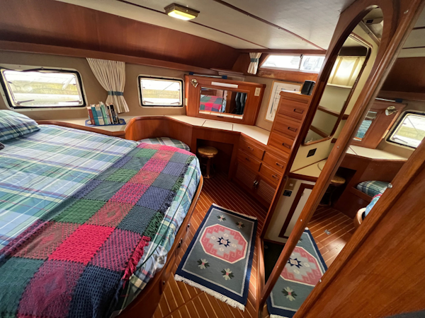 Custom-Taiwan Overseas Sundeck Performance 1986-The Tillie Seattle-Washington-United States-Master Stateroom Looking Starboard-3229916