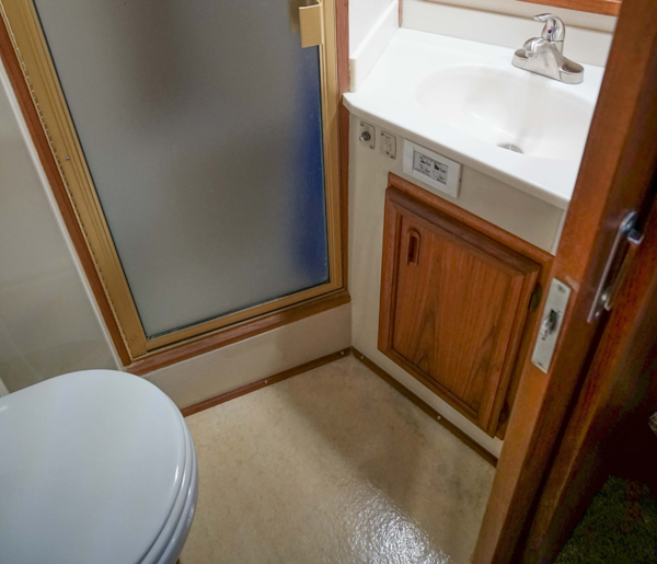 Californian-48 Motor Yacht 1989-Step 2 Bradenton-Florida-United States-Forward Guest Head And Shower-3231190