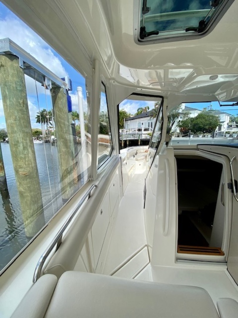 Boston Whaler-380 Realm 2020-Cindy Seas Palm Beach Gardens-Florida-United States-3238909 | Thumbnail