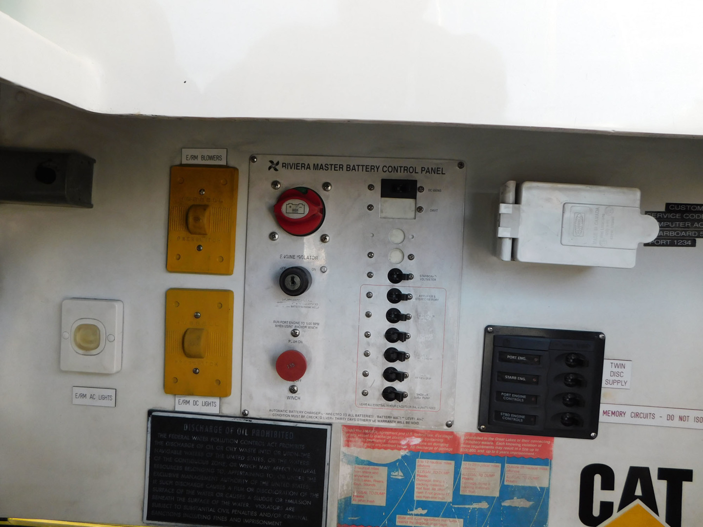 Riviera-48 Enclosed Flybridge 2003-Moxsea Merritt Island-Florida-United States-Engine Room-3267615 | Thumbnail