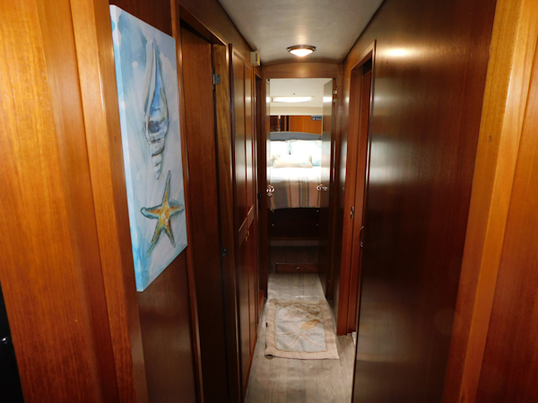 Riviera-48 Enclosed Flybridge 2003-Moxsea Merritt Island-Florida-United States-Hallway-3267570
