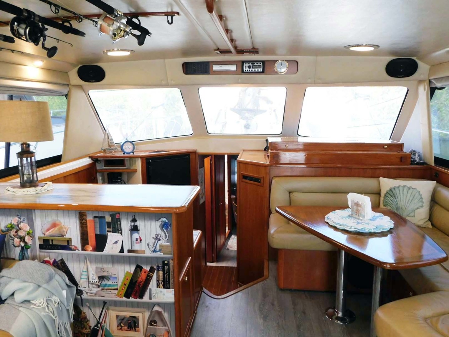 Riviera-48 Enclosed Flybridge 2003-Moxsea Merritt Island-Florida-United States-Dinette Looking Forward-3274364 | Thumbnail