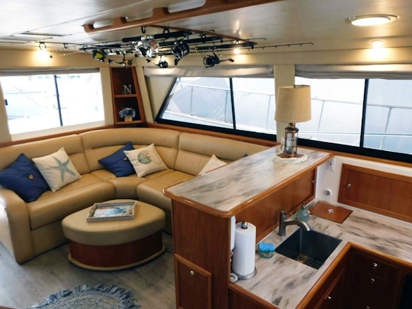 Riviera-48 Enclosed Flybridge 2003-Moxsea Merritt Island-Florida-United States-Salon And Galley-3274369