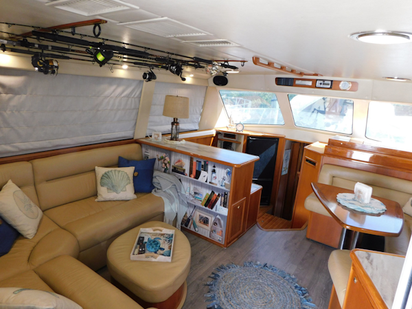 Riviera-48 Enclosed Flybridge 2003-Moxsea Merritt Island-Florida-United States-Salon (Curtains Closed)-3267563