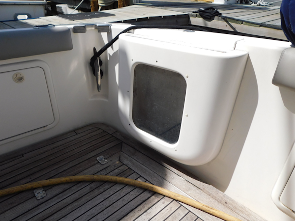 Riviera-48 Enclosed Flybridge 2003-Moxsea Merritt Island-Florida-United States-Live Well-3267605
