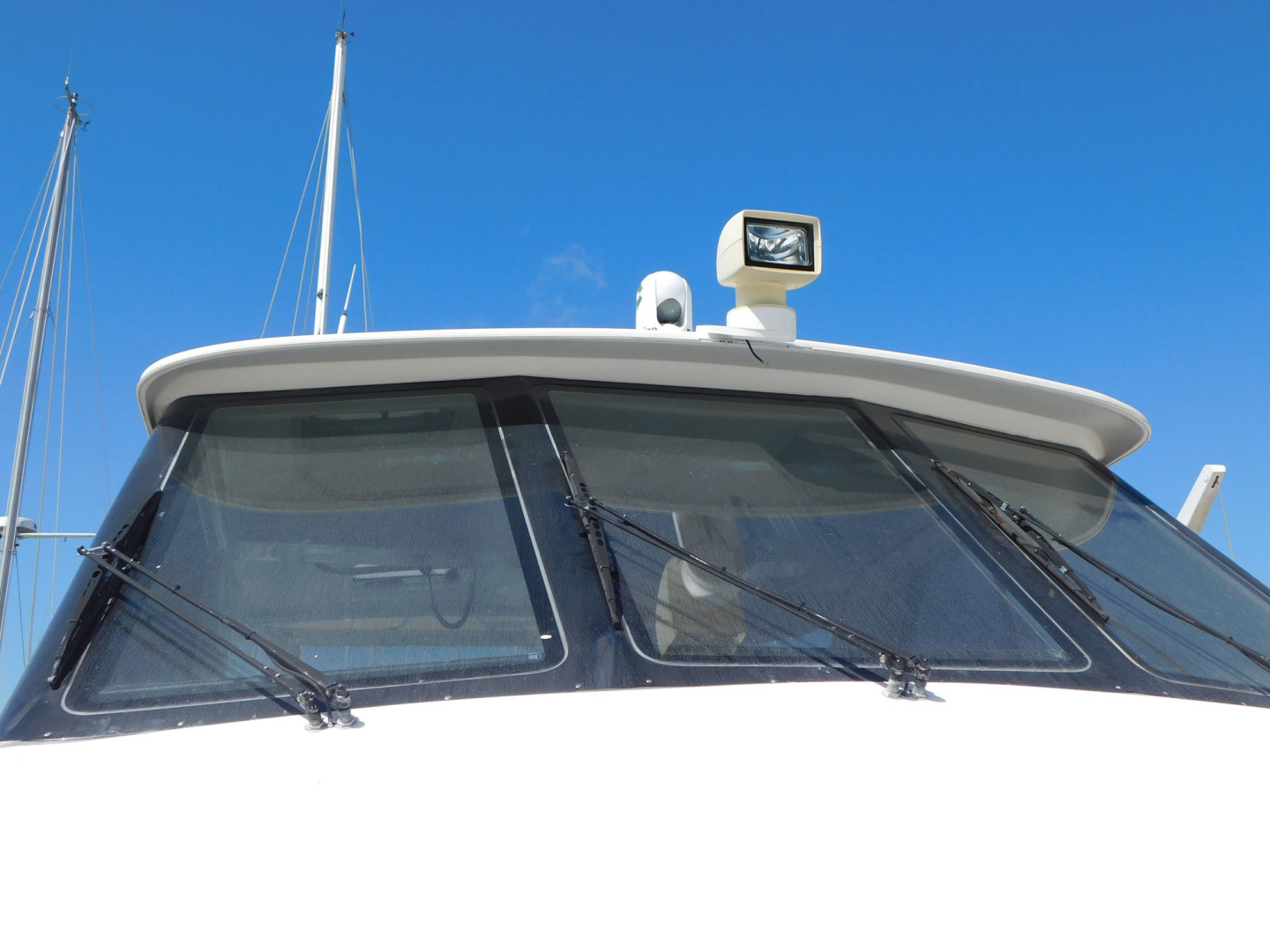 Riviera-48 Enclosed Flybridge 2003-Moxsea Merritt Island-Florida-United States-Flybridge Windshield-3267586 | Thumbnail