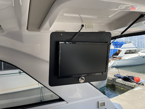 Regal-35SC 2015-RAMBLIN WRECK Mount Pleasant-South Carolina-United States-Cockpit TV-3266775