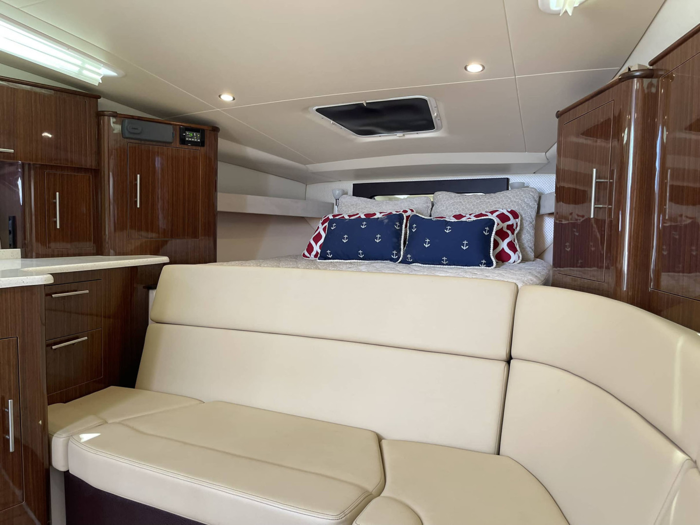 Regal-35SC 2015-RAMBLIN WRECK Mount Pleasant-South Carolina-United States-Salon Seating-3266745 | Thumbnail
