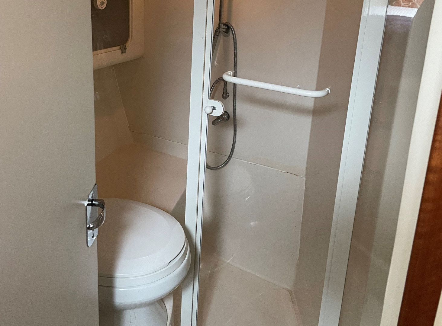 Jupiter-Convertible 2004-Pasta Lady Stuart-Florida-United States-Shower-3266850 | Thumbnail