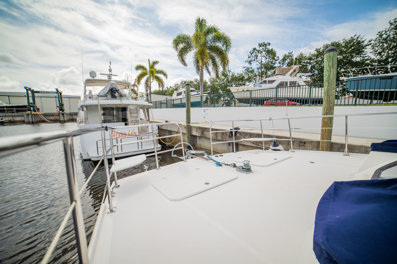 Endeavour-38 Trawlercat 2004-Rhode Home Stuart-Florida-United States-Foredeck And Windlass-3276342 | Thumbnail