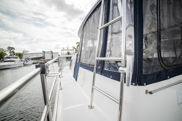 Endeavour-38 Trawlercat 2004-Rhode Home Stuart-Florida-United States-Starboard Side Deck Ladder-3276354