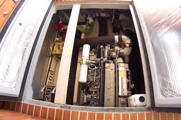 Mainship-400 Trawler 2007-ADRIFT Stuart-Florida-United States-Engine Room Access in Salon-3313112