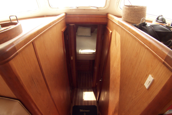 Mainship-400 Trawler 2007-ADRIFT Stuart-Florida-United States-Passageway to Forward Cabins-3313088