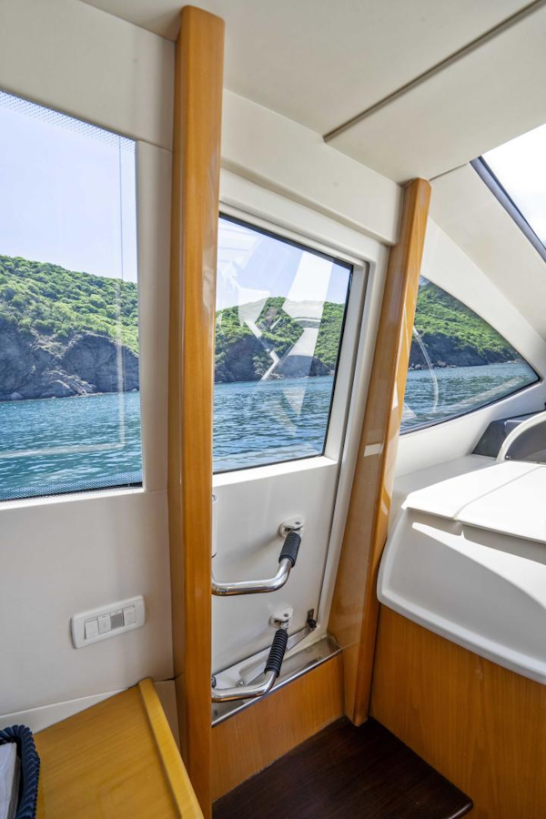 Pershing-76 Motor Yacht 2005-Denise Santa Marta-Colombia-2005 Pershing 76 Motor Yacht  Denise  Port Side Door -3333412