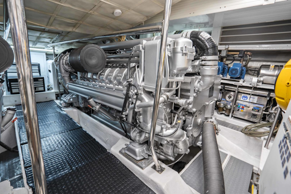 Pershing-76 Motor Yacht 2005-Denise Santa Marta-Colombia-2005 Pershing 76 Motor Yacht  Denise  Engine Room-3333405