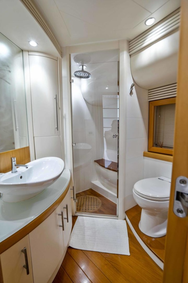Pershing-76 Motor Yacht 2005-Denise Santa Marta-Colombia-2005 Pershing 76 Motor Yacht  Denise  Master Stateroom Head-3333422
