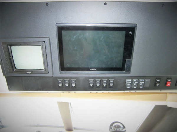 Carver-450 Voyager Pilothouse 2002-Shonda Sue Venice-Florida-United States-Overhead Electronics At Lower Helm-3333473