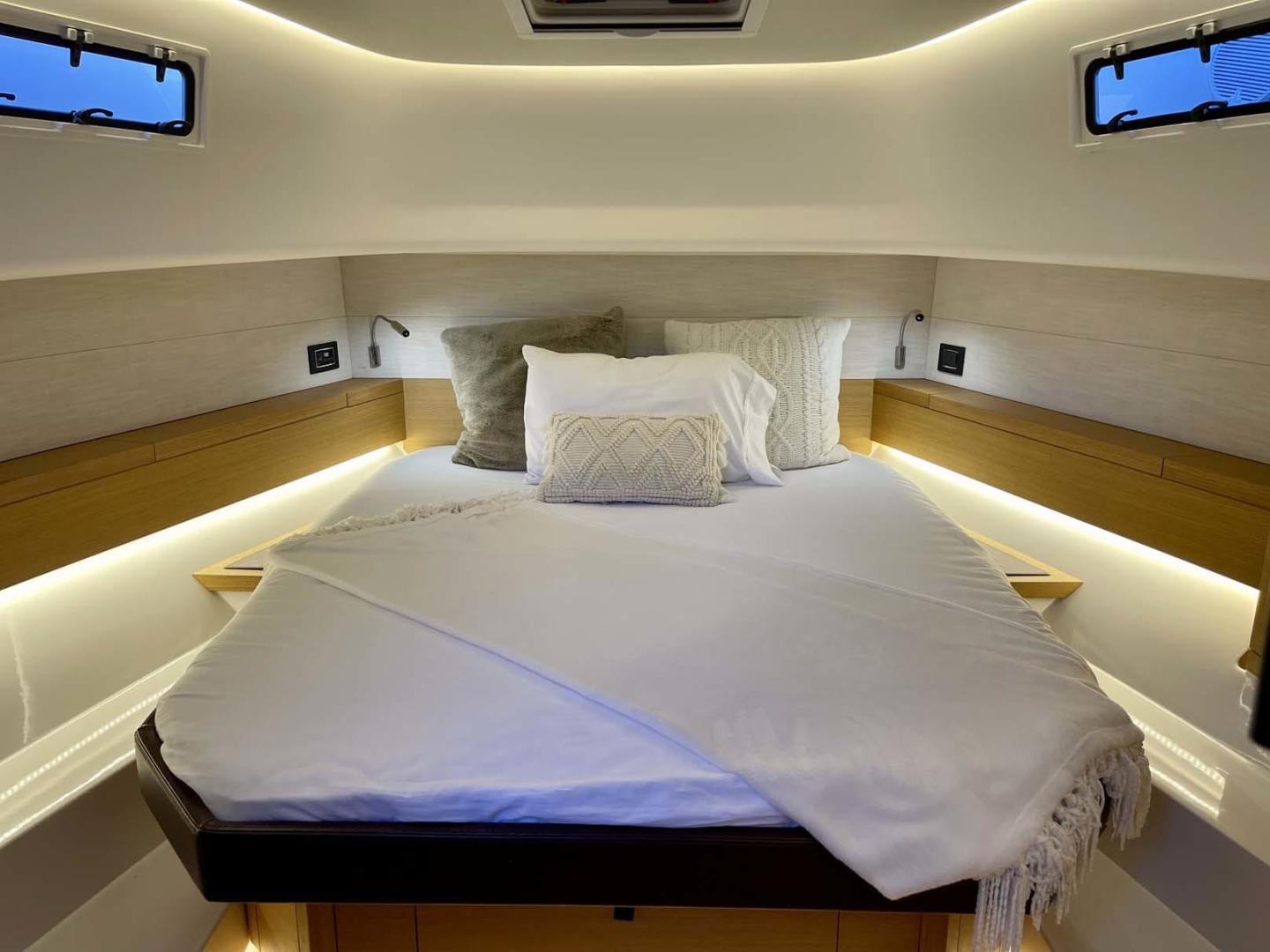 Pardo Yachts-43 2018-Silver Surfer Aventura-Florida-United States-Master Stateroom-3350034 | Thumbnail