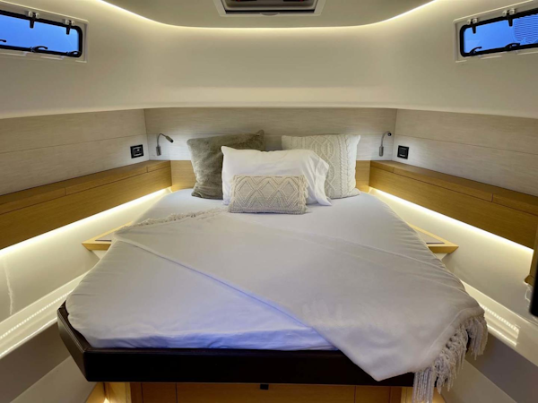 Pardo Yachts-43 2018-Silver Surfer Aventura-Florida-United States-Master Stateroom-3350034