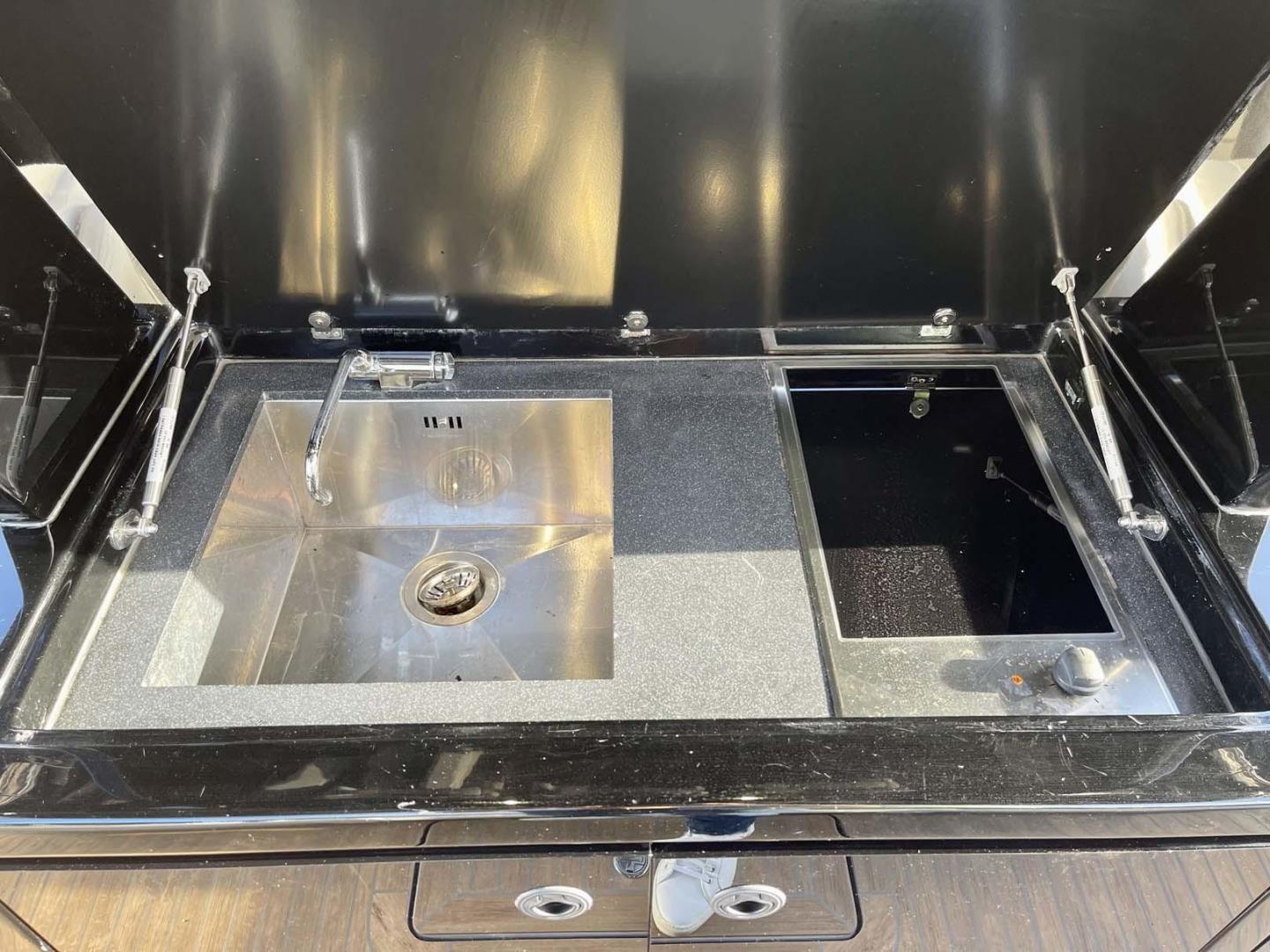Pardo Yachts-43 2018-Silver Surfer Aventura-Florida-United States-Wet Bar-3350058 | Thumbnail