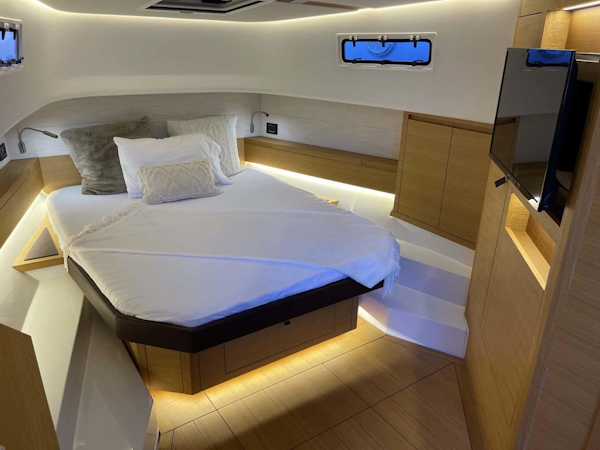 Pardo Yachts-43 2018-Silver Surfer Aventura-Florida-United States-Master Stateroom-3350033