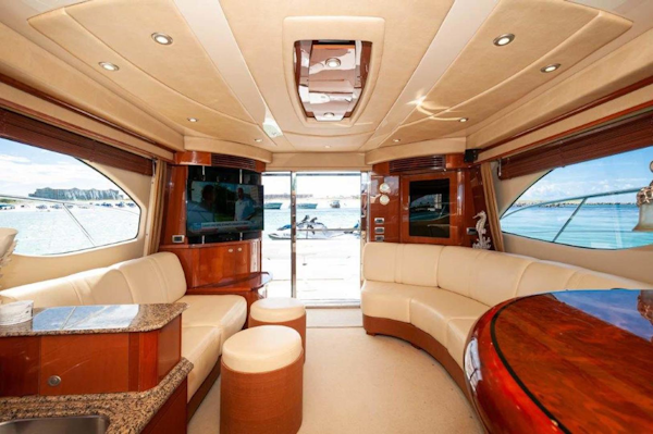 Sea Ray-Sedan Bridge 2007-Ruth Anne Destin-Florida-United States-Salon-3380071