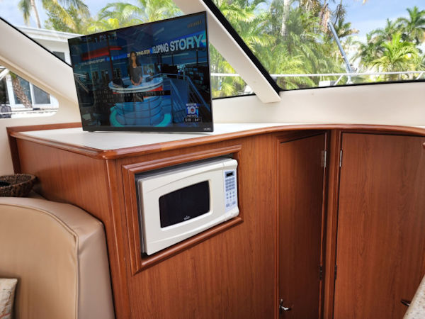 Silverton-Convertible 2008-To Adventure II Pompano Beach-Florida-United States-Microwave and TV-3454930