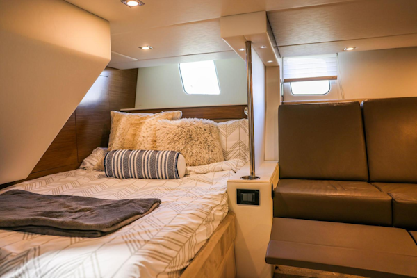 Cruisers Yachts-45 Cantius 2015-Bobbin and Weavin Cleveland-Ohio-United States-3459240