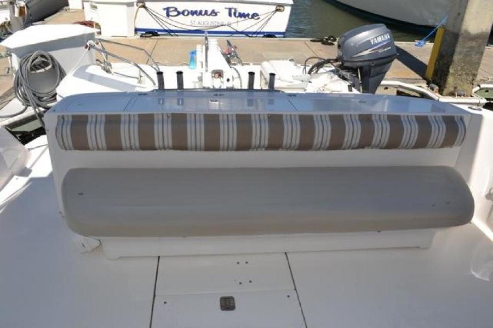 Sea Ray-550 Sedan Bridge 2005-Blood Money Saint Augustine-Florida-United States-Cockpit Seat with Storage-3467203 | Thumbnail