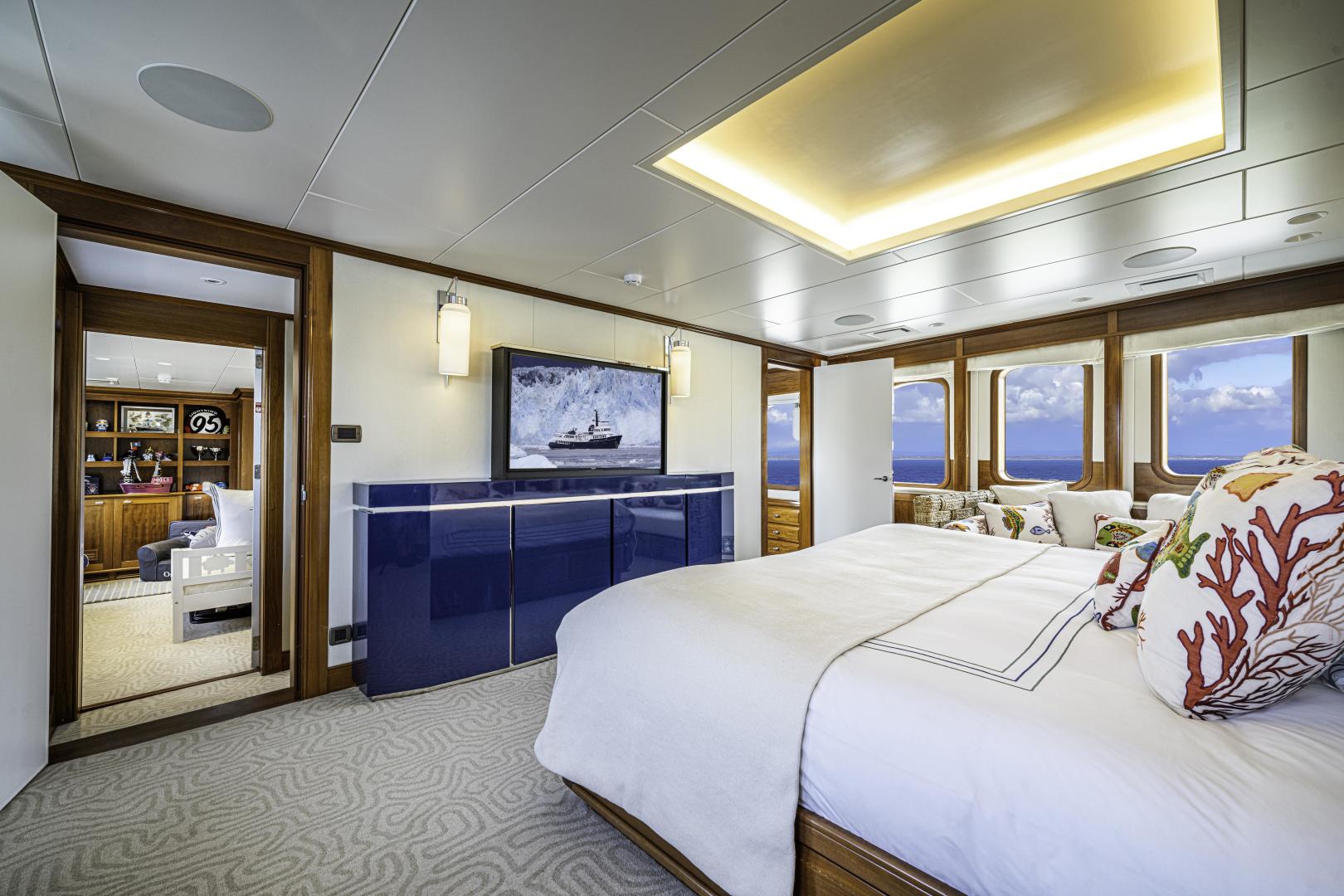 Anastassiades & Tsortanides 1970-ASTERIA Capetown-South Africa-Owner Stateroom-3580141 | Thumbnail