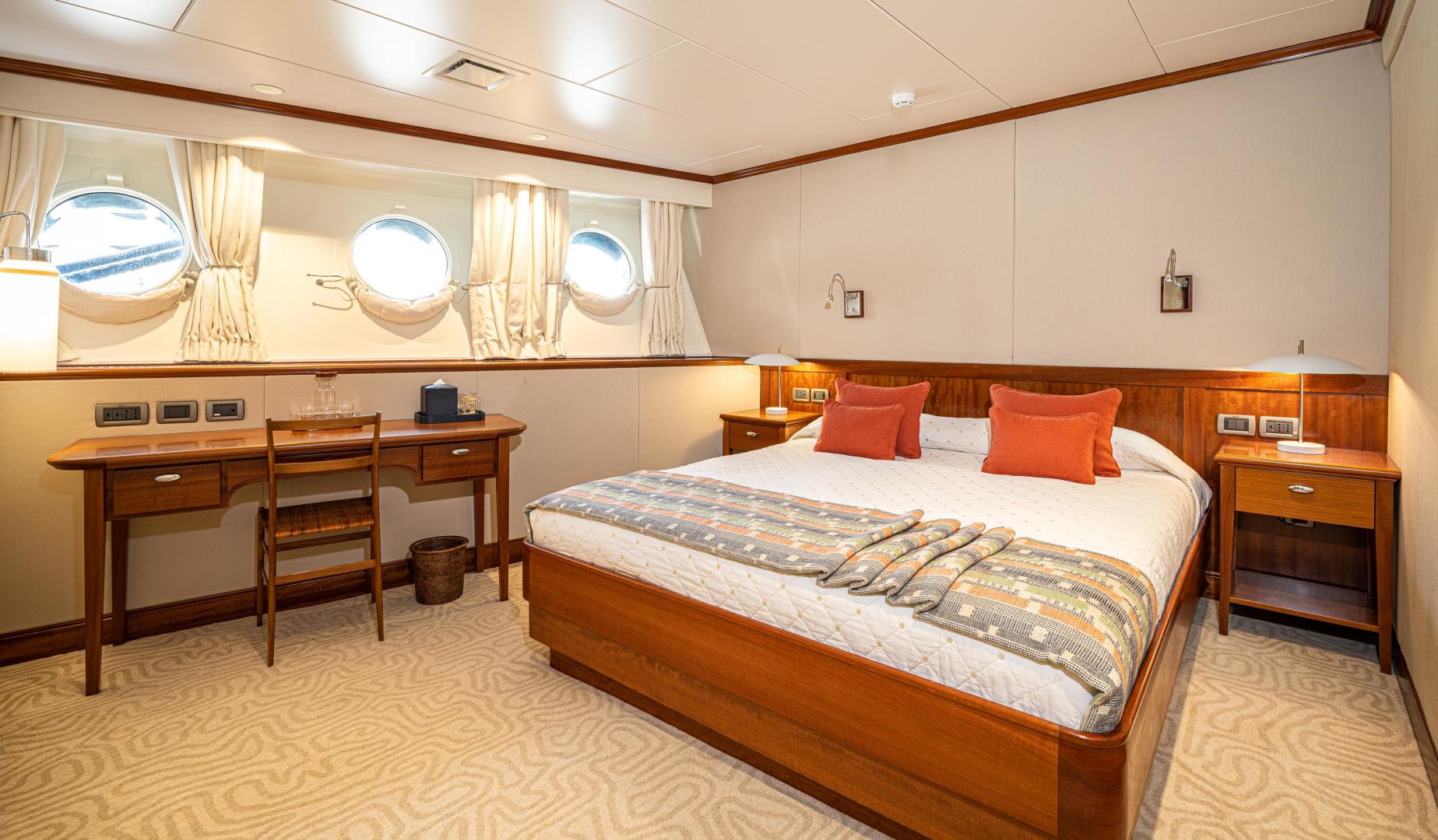Anastassiades & Tsortanides 1970-ASTERIA Capetown-South Africa-VIP Stateroom (Port)-3580149 | Thumbnail