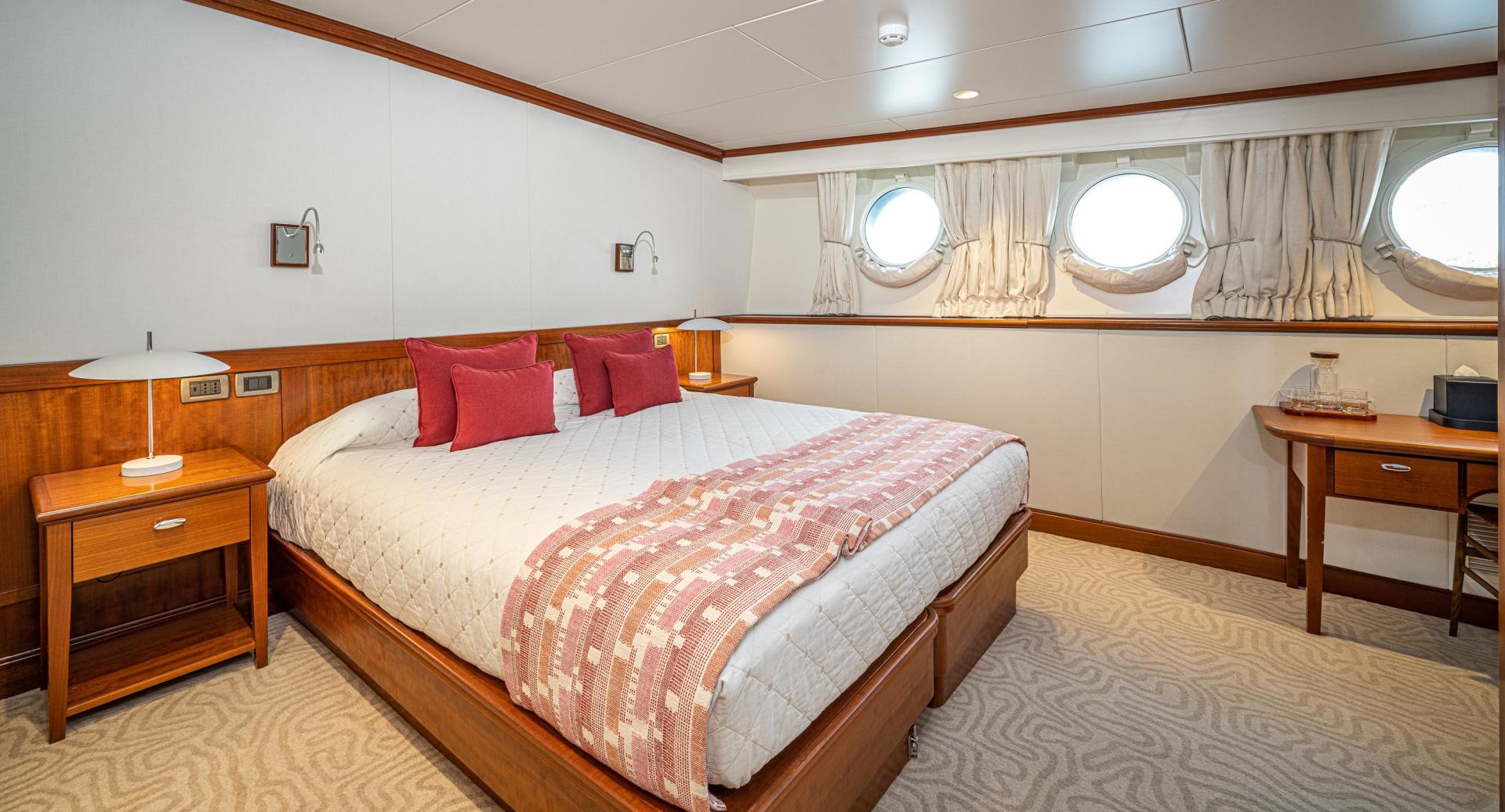 Anastassiades & Tsortanides 1970-ASTERIA Capetown-South Africa-Guest Stateroom (Starboard)-3580152 | Thumbnail