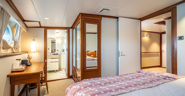 Anastassiades & Tsortanides 1970-ASTERIA Capetown-South Africa-Guest Stateroom (Starboard)-3580153